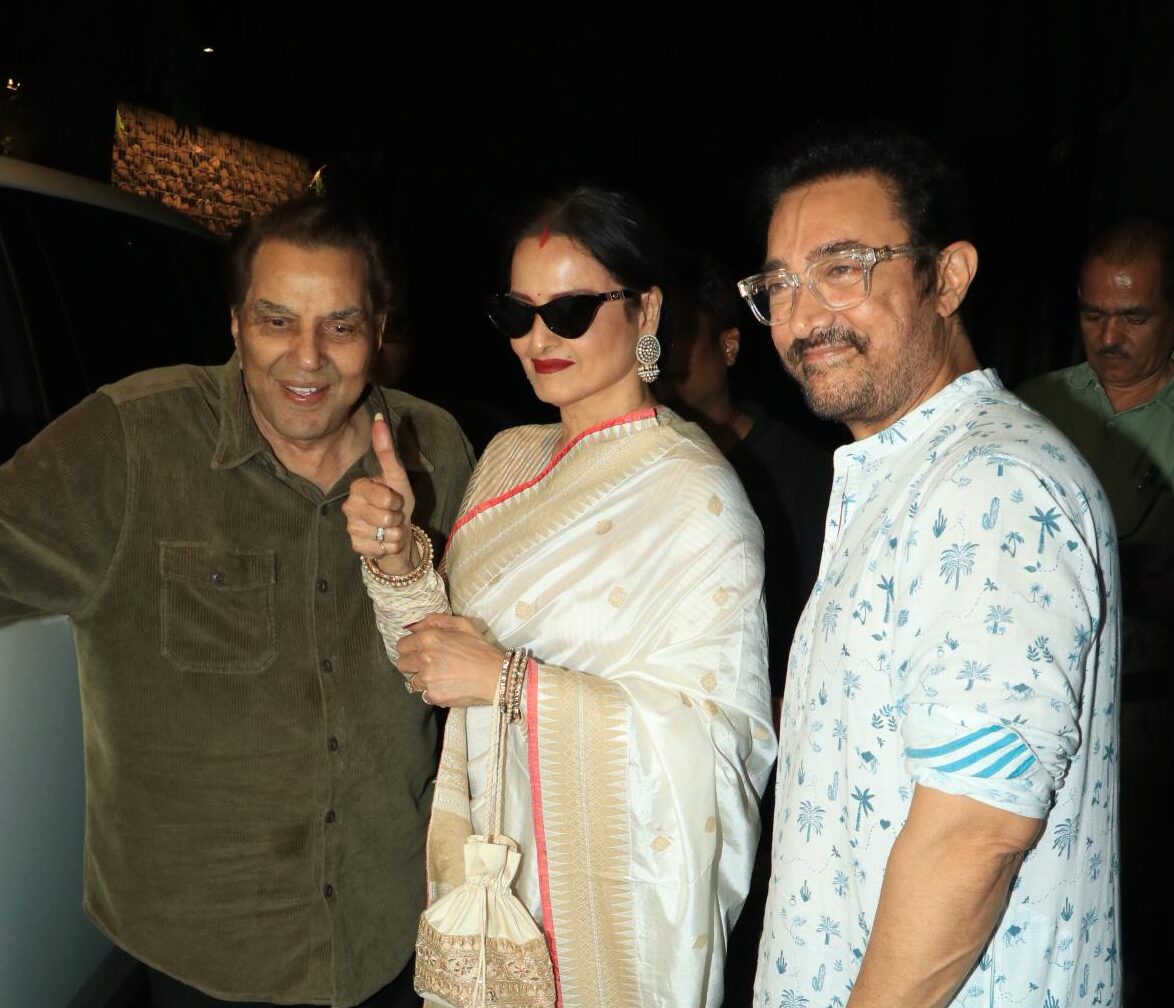 amir rekha and dharmendra at loveyapa premiere